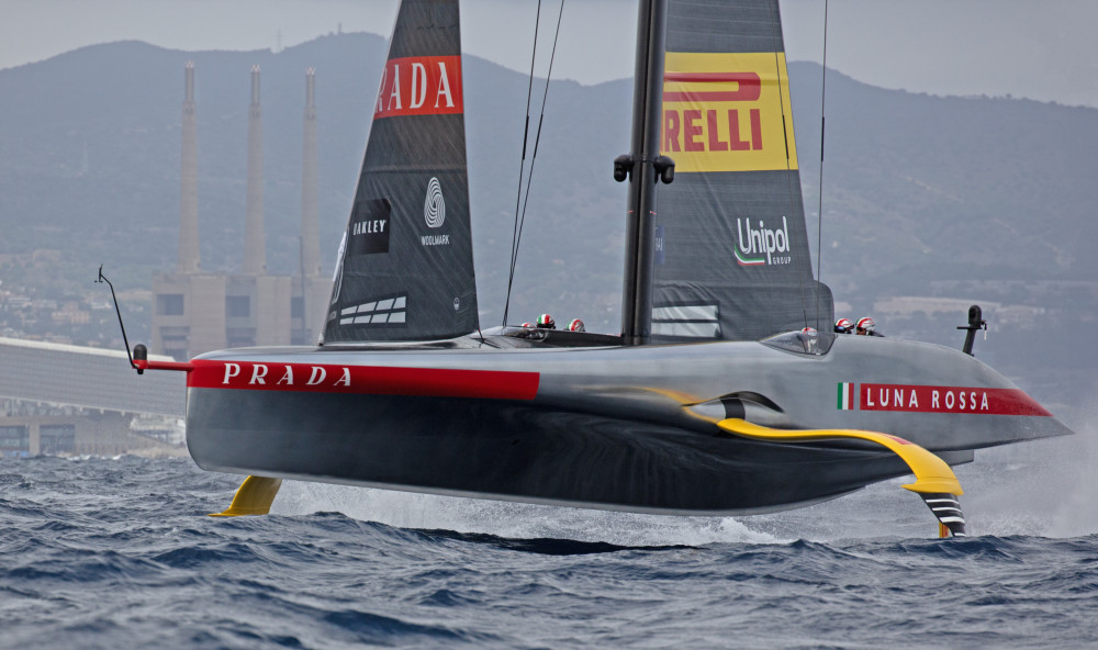 Luna Rossa Prada Pirelli in LVC Race 10 pre-start.